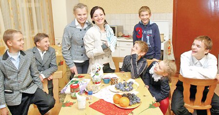 Многодетная мама Светлана Калинина с детьми