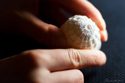 обвязываем пасхальное яйцо