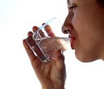пейте больше воды - это поможет организму сжигать лишний вес