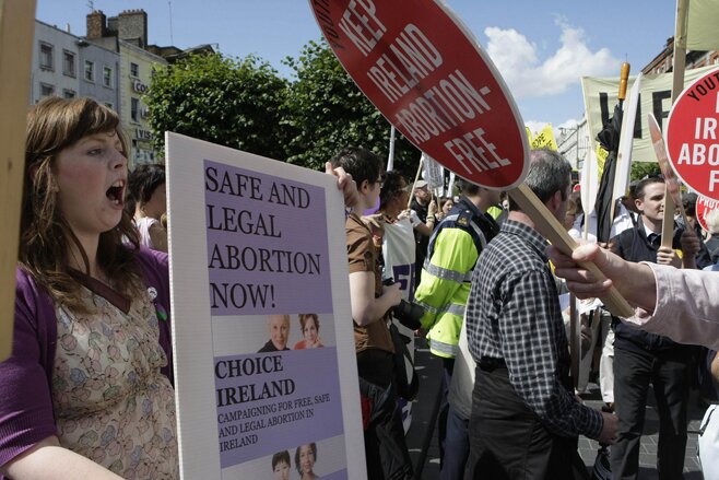 В Ирландии узаконили аборты по медицинским показаниям