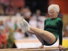 86-летняя спортсменка из Германии выступила на гимнастическом турнире