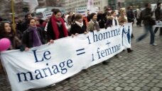 В Париже прошла массовая демонстрация против однополых браков