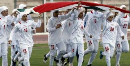 ФИФА теперь разрешает играть в футбол в хиджабе ФИФА теперь разрешает играть в футбол в хиджабе