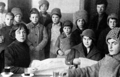 Александра Коллонтай и беспризорники