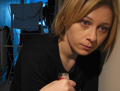 Женщина и бутылка Женщина и бутылка