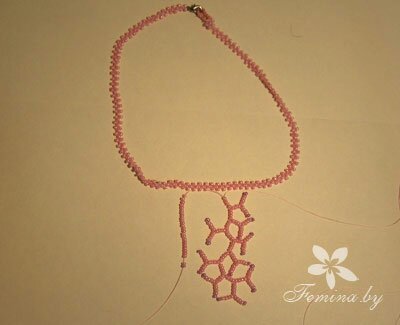 Вплетение коралла в ожерелье