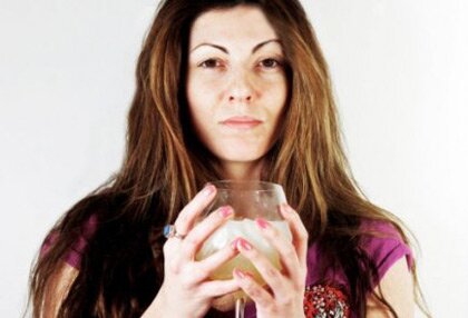 Почему в омут алкоголизма попадает всё больше женщин Почему в омут алкоголизма попадает всё больше женщин