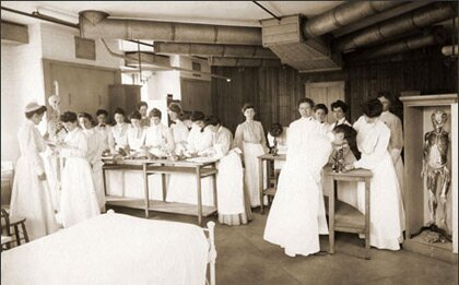 Женщина-врач в 19 веке Женщина-врач в 19 веке