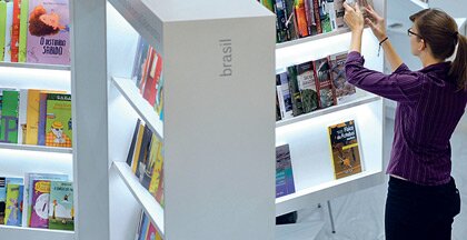 Выбор книг в магазине