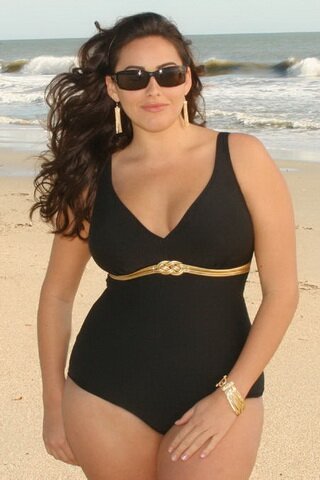 полная девушка в купальнике полная девушка в купальнике