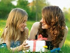 Что подарить маме?