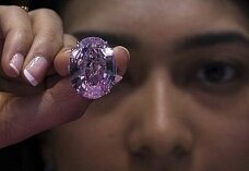 Самый большой розовый бриллиант продали за $83 млн