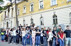 Школьники Сербии вместо выпускного решили помочь больным детям