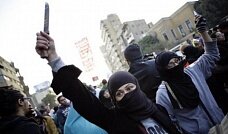 Правозащитники рекомендуют египтянкам вооружиться промышленными иглами