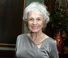 Мунро обошла Мураками в борьбе за “Нобелевку”