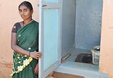 Индийские власти требуют от мужчин оборудовать для невест туалеты