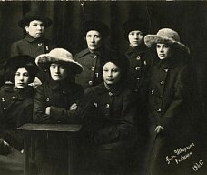 Революционерки: борьба за новый мир