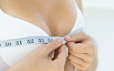 Как визуально увеличить грудь с помощью одежды