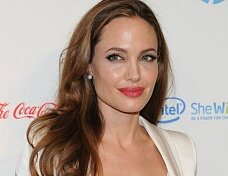 Анджелине Джоли проведут еще одну операцию