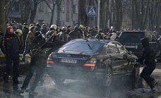 Новая стычка в Киеве: на Грушевского отпевают троих погибших