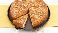 Бисквит с яблоками