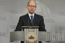 Яценюк: конфликт в Крыму уже в военной стадии