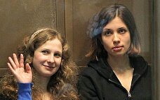 Pussy Riot попали под амнистию