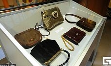 В Минск привезли сумки Жаклин Кеннеди и Грейс Келли