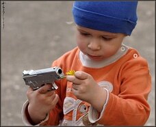 В США малыш застрелил младшего брата