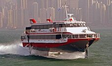 Еще одно кораблекрушение: в Макао паром протаранил волнорез