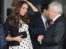 Кейт Миддлтон вводит в моду микроклатчи