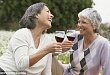 Бокал вина в день защитит организм во время менопаузы
