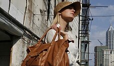 Ученые: дамская сумочка - один из самых грязных аксессуаров