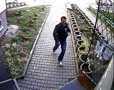 В Минске разыскивают извращенца, домогавшегося подростков