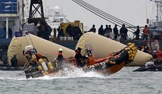 Крушение корейского парома: 150 погибших, 150 пропавших, капитану грозит пожизненное