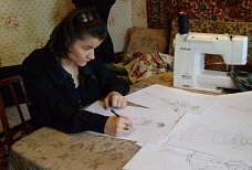 Модельер с ДЦП сшила коллекцию своими руками