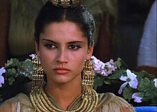 Почти все египетские женщины страдают от сексуальных домогательств