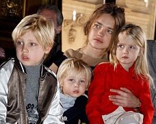 Водянова станет четырежды мамой