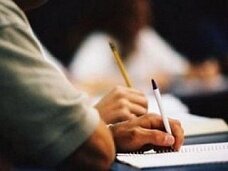 Две абитуриентки набрали в трех тестах 300 баллов