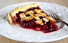 Пирог с замороженной вишней