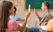 Британских школьников научат знакомиться с девушками и экономить