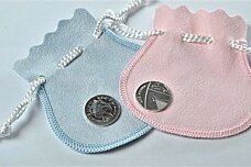 Всем, кто родится в один день с ребенком принца Уильяма, королевская семья подарит счастливую монету