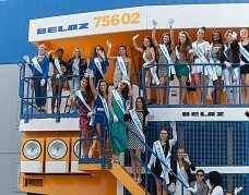 Участницы Miss Supranational забрались на БЕЛАЗ