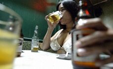 В Индии ограничили права пьющих женщин